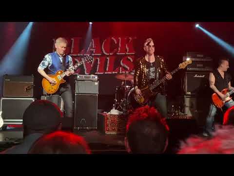 WALKING THE DOG - Black Devils Feat - Ile Kallio 29.11.2025