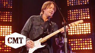 Keith Urban Performs &quot;Long Hot Summer&quot; at the 2011 CMT Music Awards