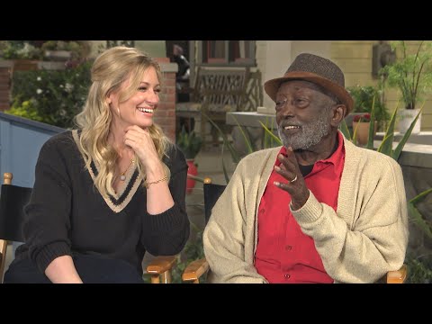 2 Broke Girls Reunion! Garrett Morris and Beth Behrs on The Neighborhood (Exclusive)