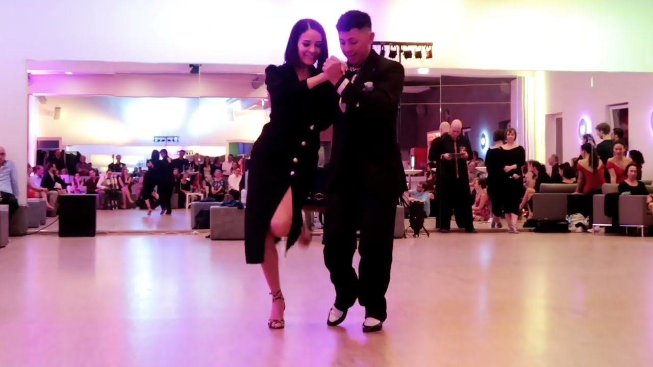 Video thumbnail for Martín Vicente & Ayelén Urrutia dance Juan D'Arienzo's Maipa