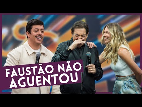 Renato Albani makes Faustão lose his breath from laughing so hard with his jokes on stage.