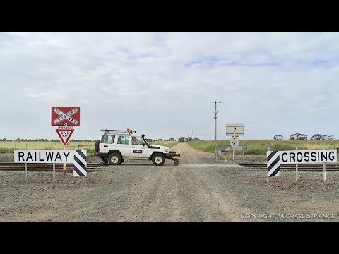 ARTC Hi-Rail Utility Vehicle At Railway Level Crossing - PoathTV Australian Trains