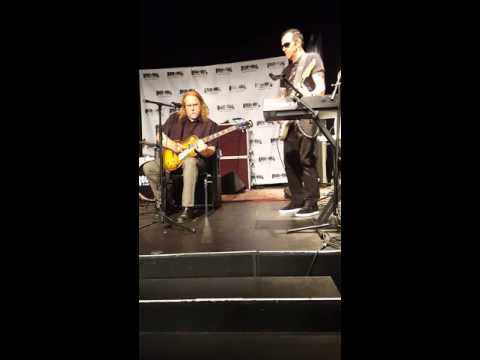 Warren Haynes jams with Gary Hoey