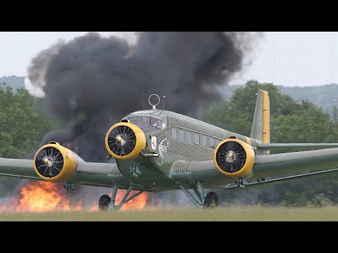 Big WW2 AIRCRAFT ENGINES Cold Startup and Sound