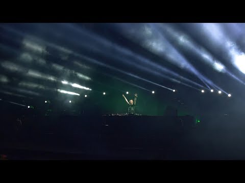 Luke Bond - U vs Loud Luxury feat. brando - Body [Live at UMF2018]