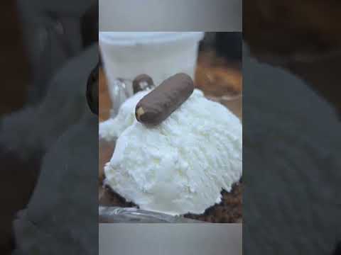 chocolate cup cake dessert #Vanillaicecream  #easycookingwithnajia43 #youtube#viralshort