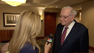 Buffett Pre-Meeting Interview - Economic Outlook, Apple Investment & Corporate Governance