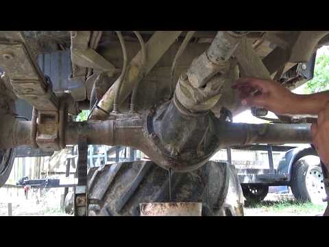Suzuki Samurai rear axle disassembly.