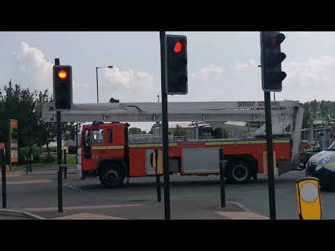 *RARE* bolton centrals hydraulic platform responding- greater manchester fire and rescue service
