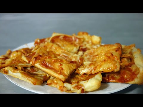 Mini pizza z ciasta francuskiego. Szybkie przekąski sylwestrowe