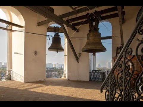 Биене на камбаните на камбанарията на кулата