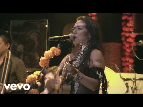 Viene La Muerte Echando Rasero video