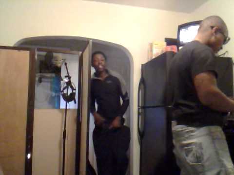 Tumey Rich On The MPC, Making a Christmas Beat