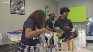 Charlotte smoothie shop expands amid inflation, high food costs