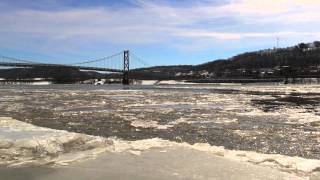 preview picture of video 'Time-lapse of Ice Flowing on the Ohio River - Winter 2015'