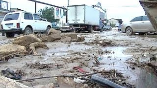 preview picture of video 'Caucase russe: la ville de Derbent en proie à des inondations'