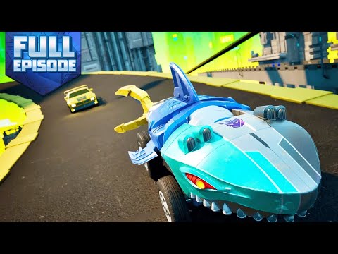 Extreme Car Race Challenge! | E11 | Transformers: CYBERWORLD |  Transformers Official