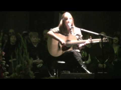 Maureen Ennis performs "Fort Amherst"