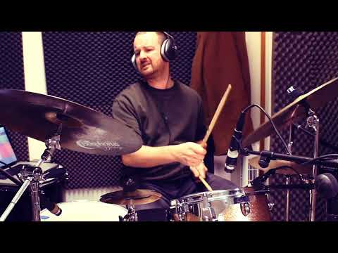 Sale Sobrando - Lila Downs - (Tuur Moens added drums)