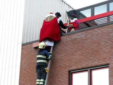 Nieuwsflits: Sint van dak gered.