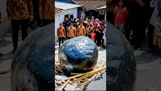 Download lagu warga melihat batu meteor jatuh mp3