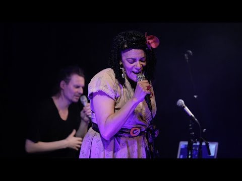 Ursula Rucker feat. Jurczok 1001 — L.O.V.E.