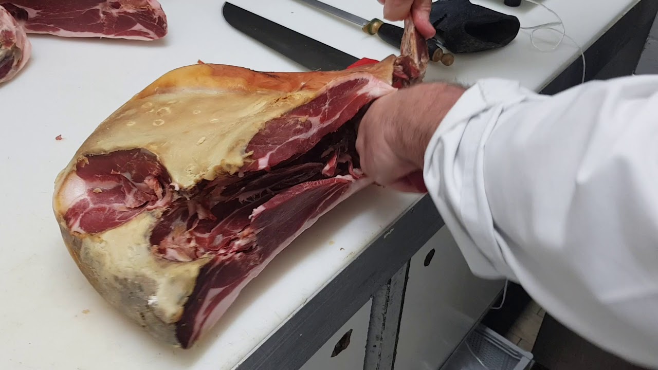 Watch Now Disossare un Prosciutto in 3 pezzi tutorial Disossare un Prosciutto in 3 pezzi tutorial