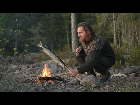 Solo bushcraft trip - 4 camps, fishing, canvas tarp, fatwood, spoon carving, homemade axe etc.