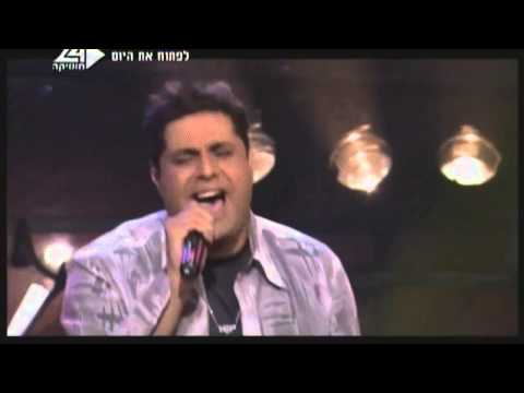 Momy Levy - Mi Yada She Kaj Ihie        מומי לוי  מי ידע שכך יהיה