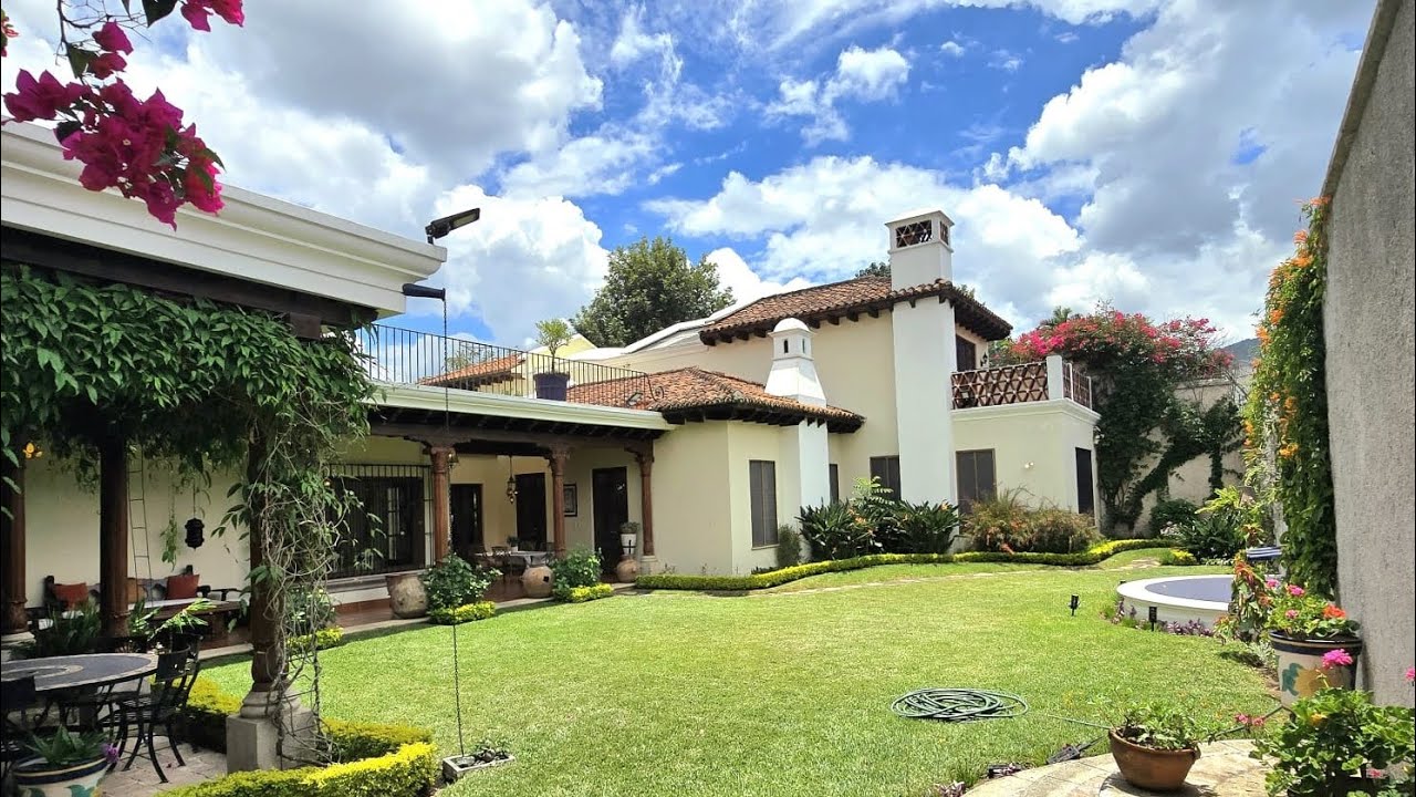 Majestuosa Casa Colonial en La Antigua Guatemala