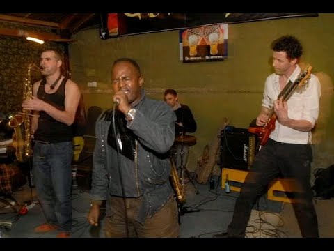 Asnake Gebreyes fit ukandanz #አስናቀ ገብረየስ ያሳለፍነውዘመን ethiopian first  Rock musician# live performnace