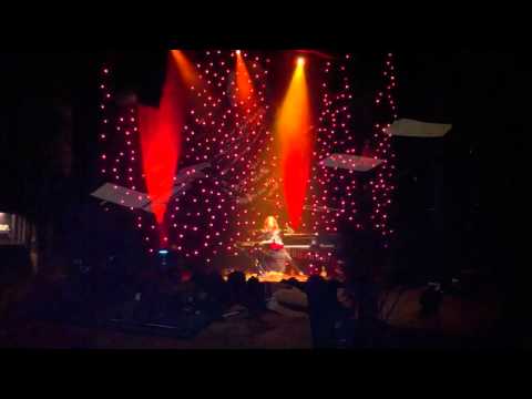 Tori Amos Total Eclipse four-camera edit LA 2011 (Bonnie Tyler cover)