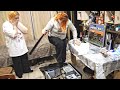 A Mother Smashed Her Daughter S Computer With A Broken Keyboard And Mouse In Real Life Because Of