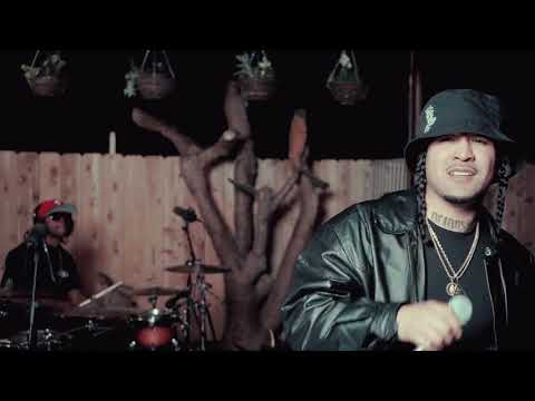 Dezzy Hollow - Can U Handle The Funk? (Live Show)