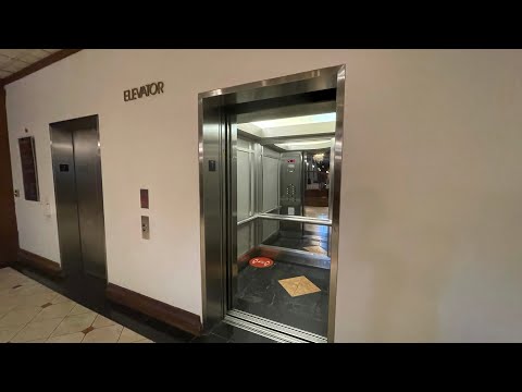 “Scenic” Montgomery Traction Elevators @ Macy’s on State Street in Chicago, IL