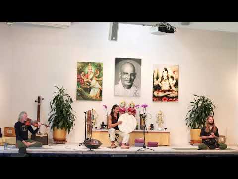 Tribal Deep Flow Yoga mit Sumitra - Yoga Vidya Mittelstufe - Live 16:30 Uhr 30.07.2021