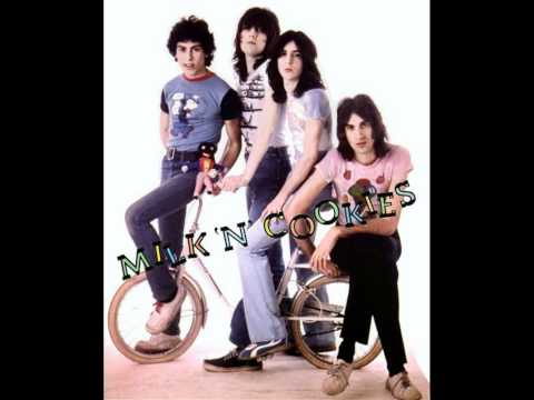 Milk 'N' Cookies - Six Guns - 1975