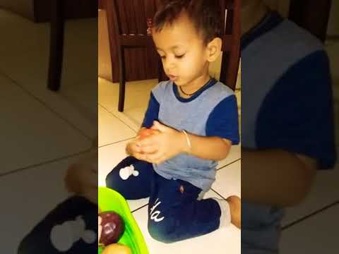 Shalvee learns to identify vegetables.. 🍅🌰🥔🍆🍊🥕🥦🌽