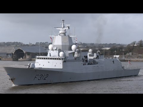 Sleek Norwegian warship goes to sea 🇳🇴 🇬🇧