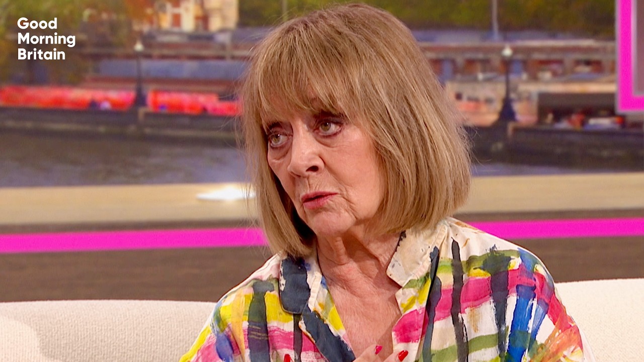 Ex-Coronation Street star Amanda Barrie speaks of her fear of coming out - YouTube