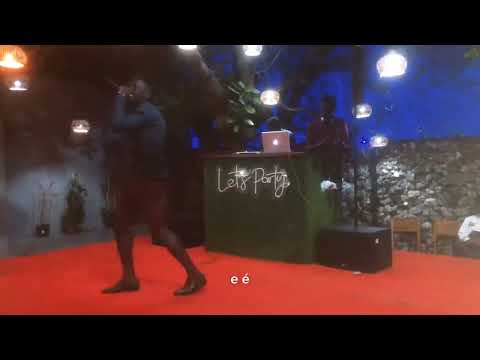 Snick Shyne o último louco performance “ quintas spressas “ com bem-vindo Magalhães.