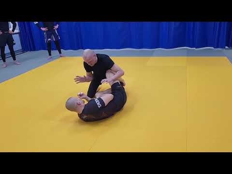 Combat jiu-jitsu: passing half-guard like Demian Maia