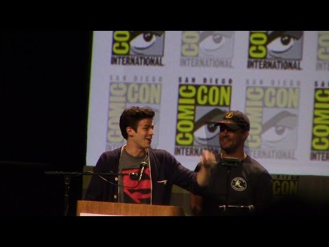 Stephen Amell Plays Host During SDCC 2014