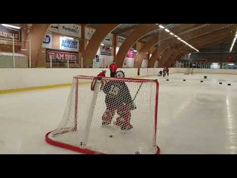 Folke står i mål Partille Hockey t11