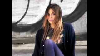 Alina Devecerski - Flytta På Dej