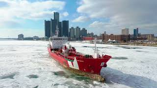 TANKER STUCK IN ICE - DETROIT RIVER