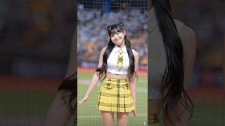 邊很皮！欺負小翔? #cheerleader #台湾チア #美女 #fancam #邊荷律 #吐司邊 #中信兄弟 #中信兄弟啦啦隊 #passionsisters