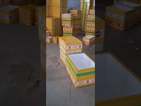 Thùng xốp dán băng keo