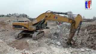 preview picture of video 'Caterpillar 385C L Demolition Work / Kellerabbruch,  Fa. F&R, Weinstadt, Germany, 19.02.2015.'