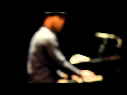 Roberto FONSECA 3 ,Llego Cachaito a Millau - YouTube.mp4